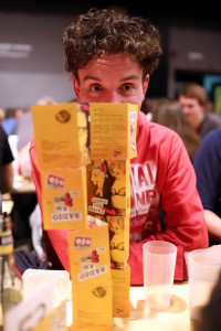 Stephan hinter der Anti-Abguck-Mauer